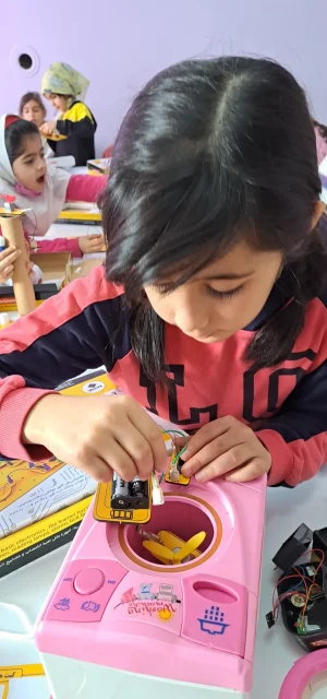 در کارنا، یادگیری فقط دانستن نیست؛