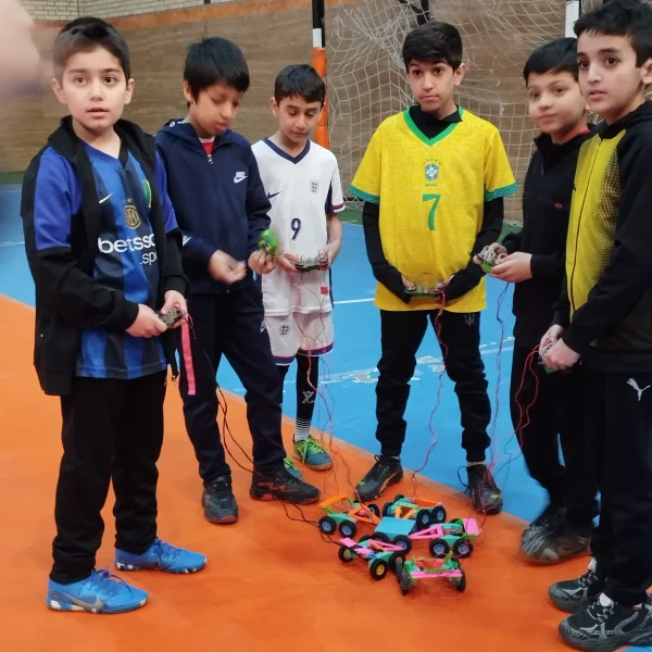 هیچ کیت کارنا یی از کارگاه ما خارج نمی‌شود، مگر اینکه برق هیجان را در چشم‌های بچه‌ها ببینیم